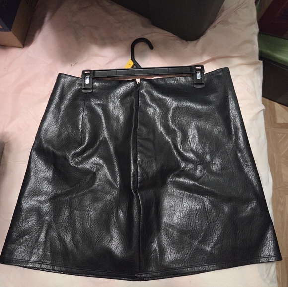 Old Navy Black Faux Leather Skirt (Size L) - Picture 2 of 5